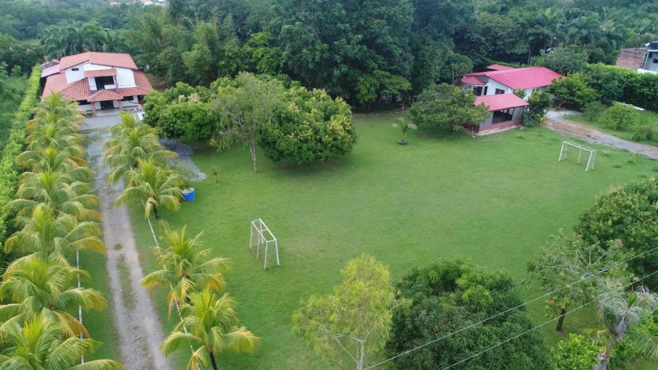 Casa Campo Emaus Caucasia Exterior photo